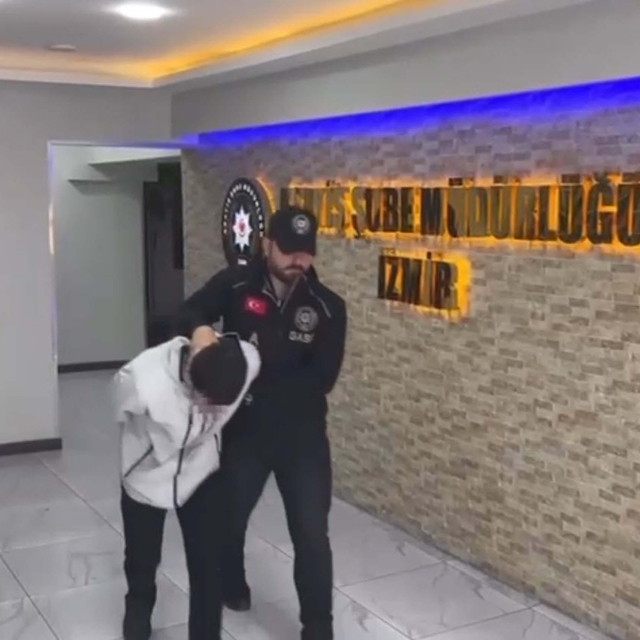 İzmir'de bıçakla yaralayıp, cep telefonu gasbeden şüpheli yakalandı