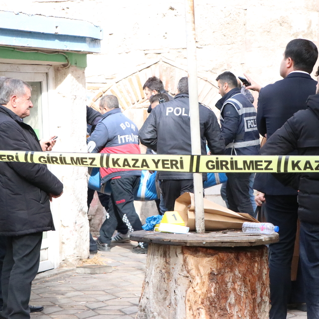 Niğde'de hamamda sobadan sızan gazdan zehirlendikleri öne sürülen 2 kişi öl...