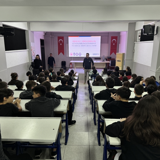 Antalya'da eğitim ve farkındalık çalışmalarıyla "siber zorbalık" ile mücade...