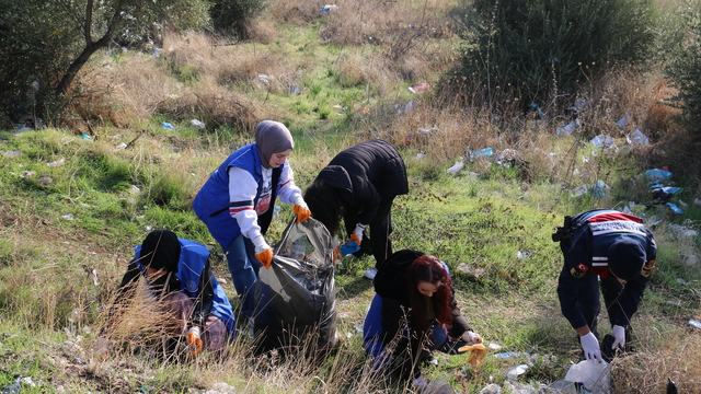 Aydın'da jandarma ve gönüllülerden çevre temizliği
