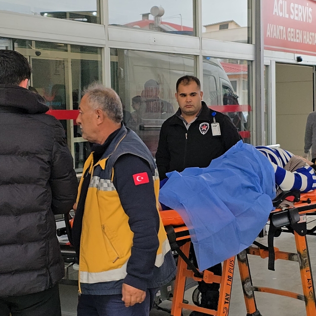 Şehidin cenaze konvoyundaki kazada yaralanan kadın, karnındaki bebeğini kay...