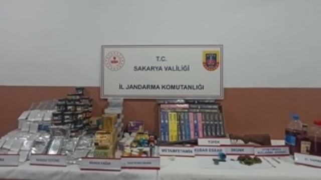 Sakarya'da uyuşturucu operasyonunda 2 zanlı yakalandı