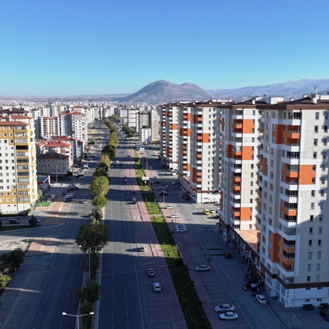 Kocasinan'da kentsel dönüşü tamamlanan 3 bin 979 konut teslim edildi