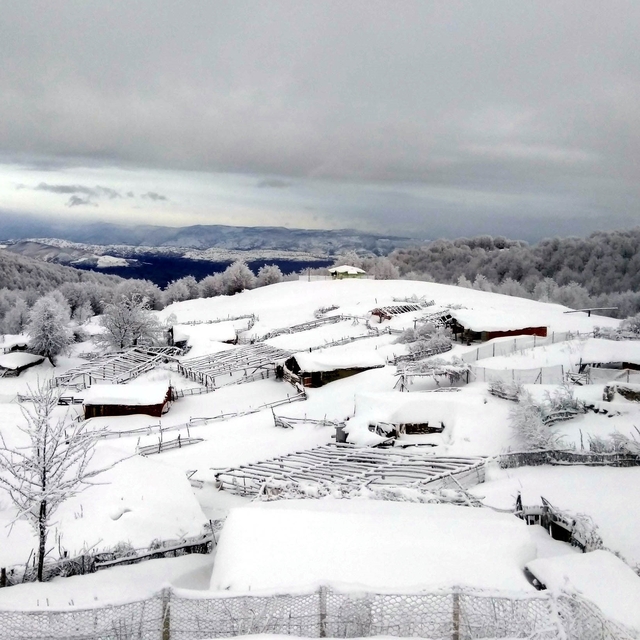 Amasya'nın yüksek kesimlerine kar yağdı