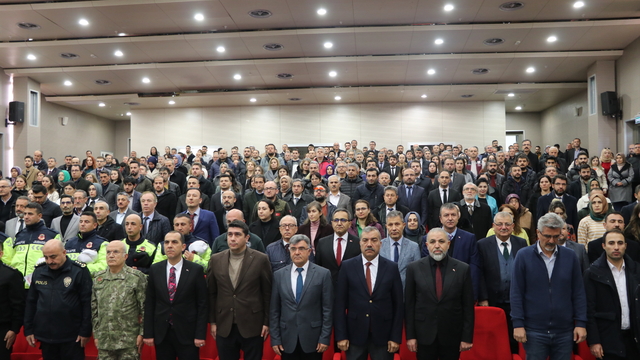Çankırı'da "Fermuar Sistemi ile Yaşama Yol Ver Projesi" tanıtıldı.