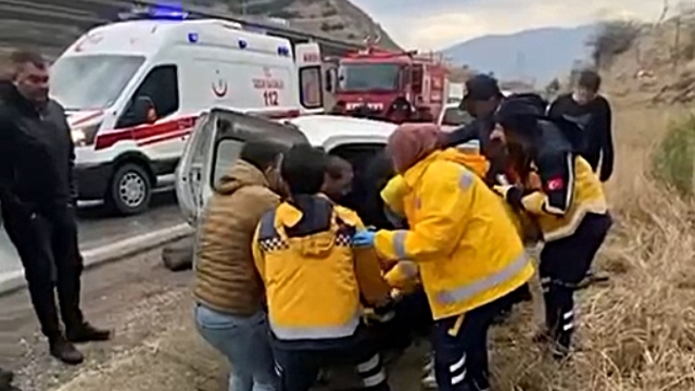Hafif ticari araç ile TIR çarpıştı; 1 ölü, 3 yaralı