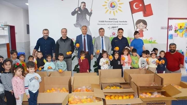 Kumluca'da anaokulu öğrencileri Hakkari'deki askerlere portakal gönderdi
