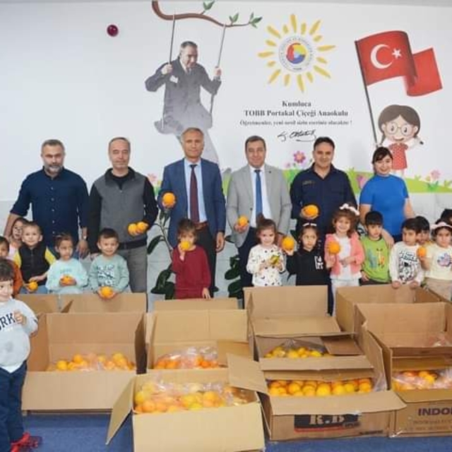 Kumluca'da anaokulu öğrencileri Hakkari'deki askerlere portakal gönderdi