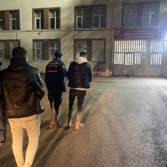 Amasya'da uyuşturucu operasyonunda yakalanan 2 zanlı tutuklandı