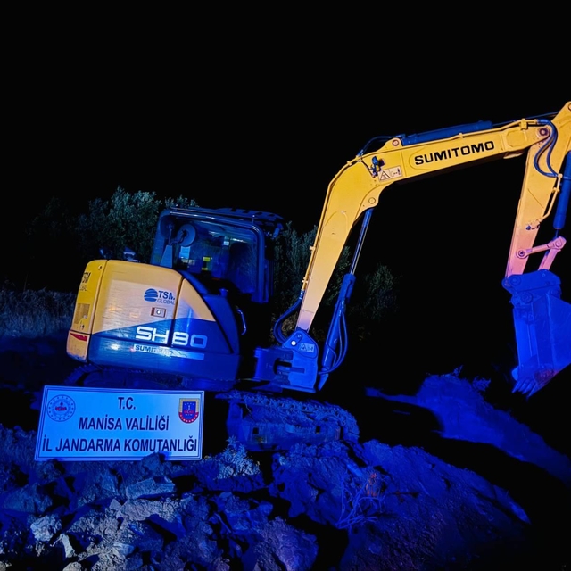 Salihli'de kaçak kazı yapan 2 kişi suçüstü yakalandı