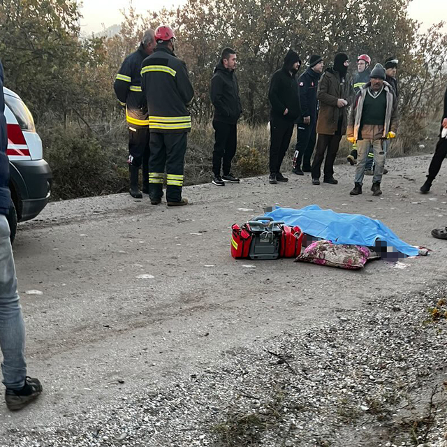 Manisa'da traktör römorkunun altında kalan kişi öldü