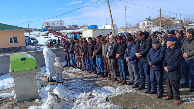 Öğrenci servis midibüsüyle otomobilin çarpıştığı kazada yaralanmıştı, kurtarılamadı (2)