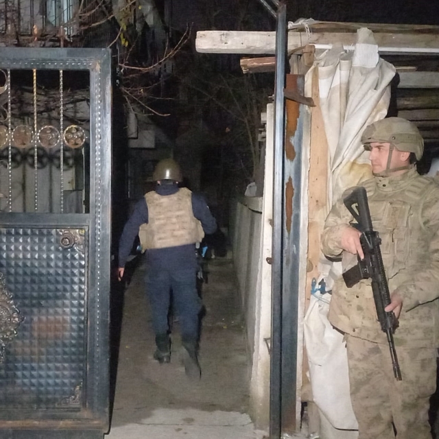 Manisa'da kaçak sigara operasyonunda 4 şüpheli yakalandı