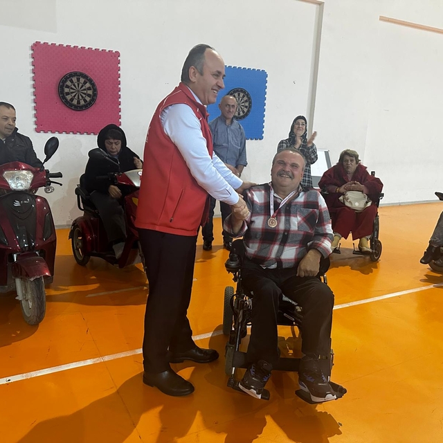 Bafra'da engellilere yönelik dart turnuvası düzenlendi