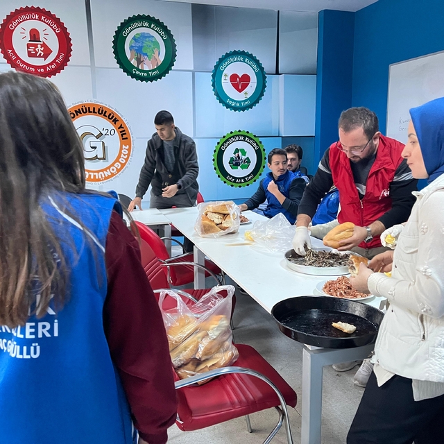 Samsun'da Dünya Gönüllüler Günü'nde hamsi etkinliği yapıldı