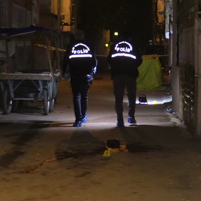 Adana'da "dur" ihtarına uymayan şüpheli silahla vurularak yakalandı