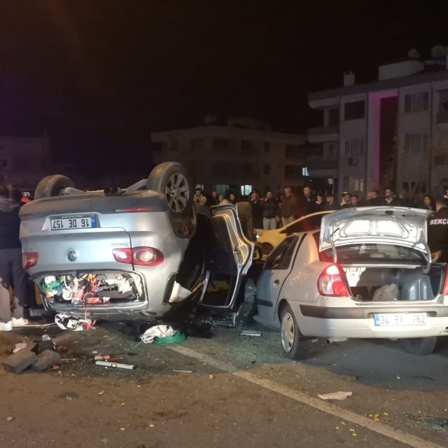 Bursa'da 3 aracın karıştığı kazada 1 kişi öldü, 3 kişi yaralandı