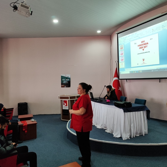 Pazaryeri'nde HIV/AIDS farkındalık semineri düzenlendi