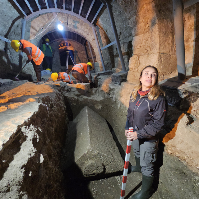 Noel Baba'nın kilisesinde lahit bulundu; Aziz Nikolaos'un mezarı olabilir