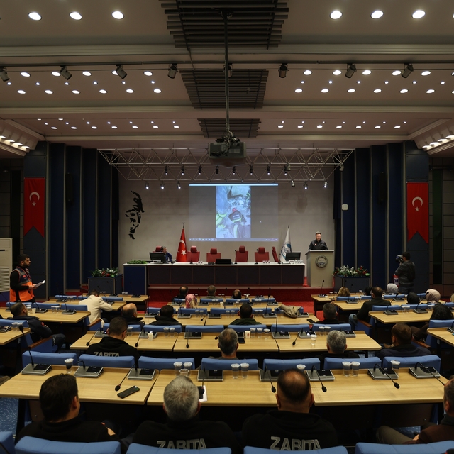 Büyükşehir personeline depremde tahliye eğitimi verildi