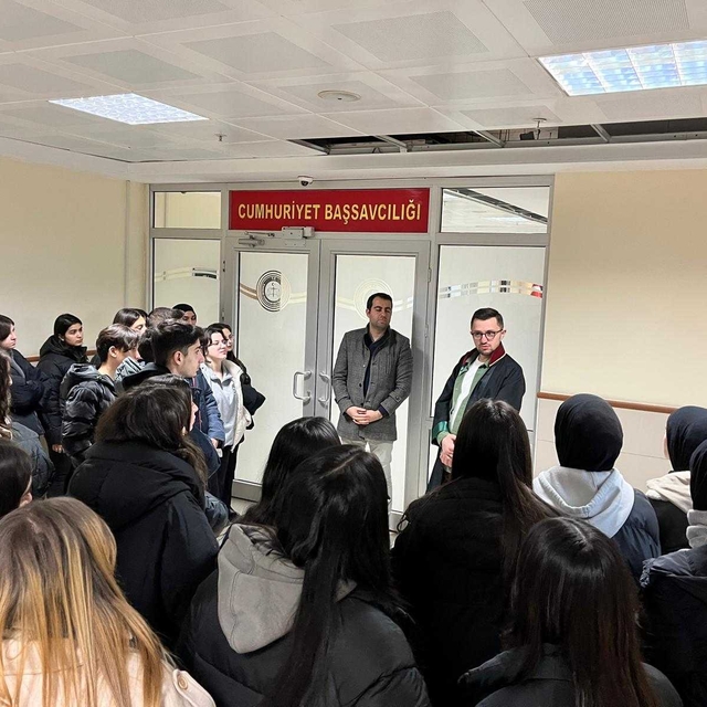 Çankırı'da lise öğrencileri Çankırı Adliyesi'ni ziyaret etti