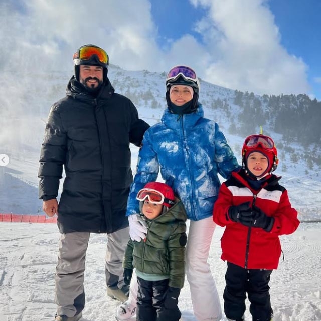 Fahriye Evcen-Burak Özçivit çifti, çocukları ile kayak tatilinde