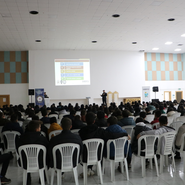 Sarayönü ilçesinde lise öğrencilerine siber güvenlik ve sosyal medya eğitim...