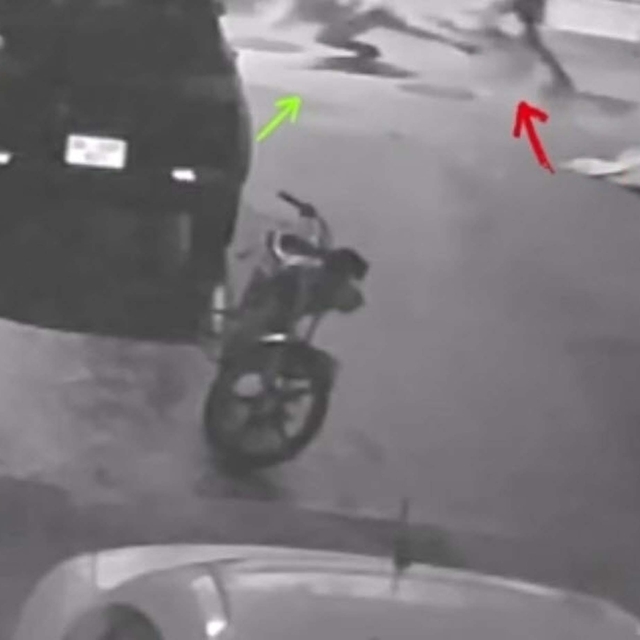 Kuyumcunun para dolu çantasını alamayınca cüzdanını gasbettiler; o anlar ka...