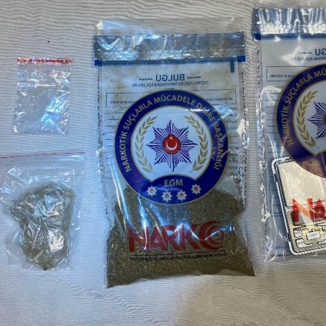 Eskişehir'de uyuşturucu operasyonunda yakalanan 5 zanlı tutuklandı