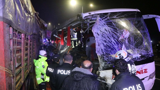 Denizli'deki otobüs kazasında yaralanan İngiliz kadın 3 gün sonra öldü