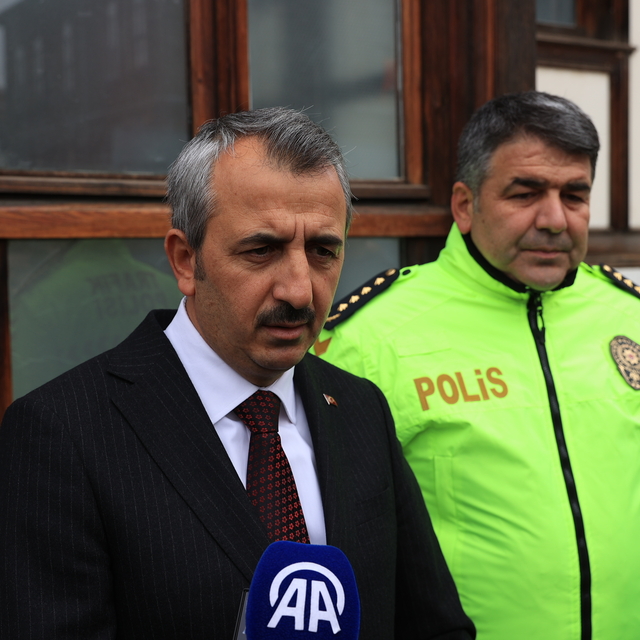 Edirne Valisi Sezer, Belediye Başkanı Akın'ın "tehdit ediliyorum" açıklamas...