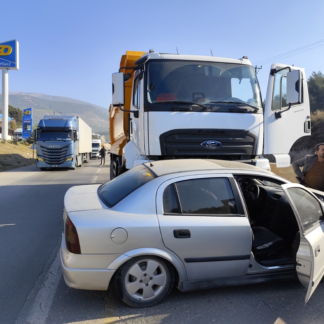Belen'de tır ile otomobil çarpıştığı kazada 1 kişi yaralandı