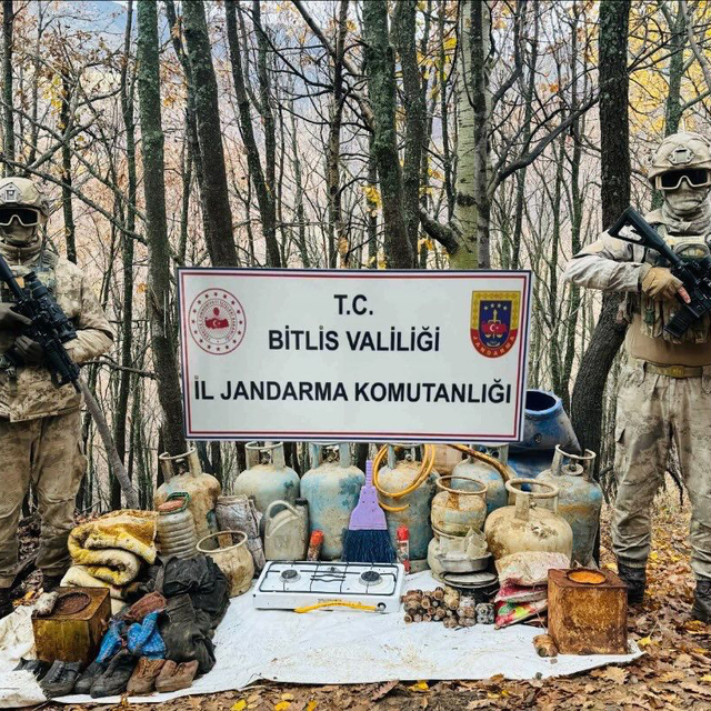 Bitlis'te sığınakta çok sayıda yaşam malzemesi ele geçirildi