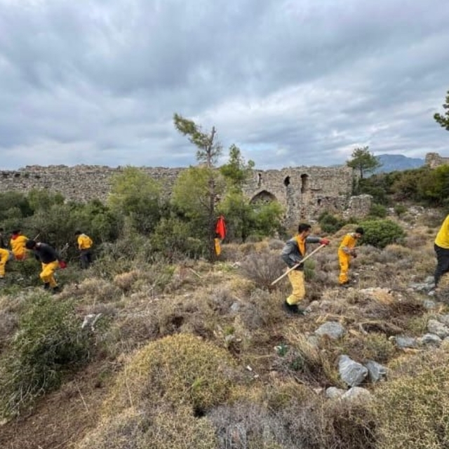 Mersin'deki Softa Kalesi'nde çevre temizliği yapıldı