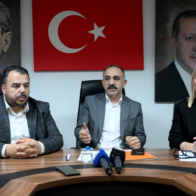 Edirne Belediyesinin AK Parti'li Meclis Üyesi Demir basın toplantısı düzenl...