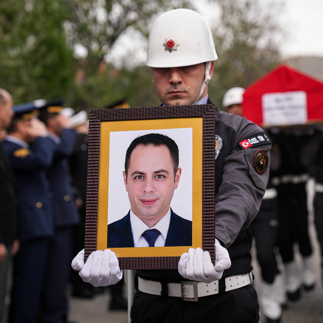 Şehit polis memuru Mehmet Tozun, İzmir'de son yolculuğuna uğurlandı