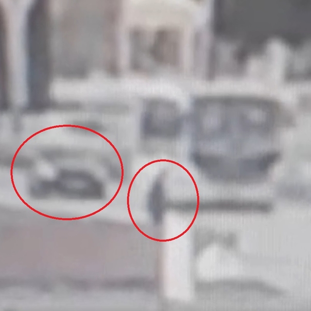 Karayolundan geçmek isterken otomobilin çarptığı yaya ağır yaralandı; kaza...