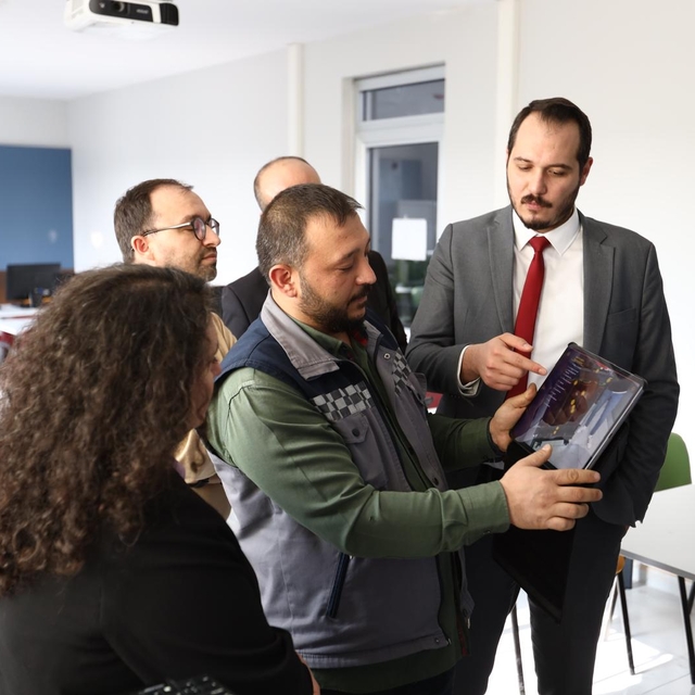 Konya'da gazetecilere enerji şirketi tesisi gezdirildi