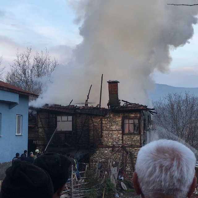 Keles'te evde çıkan yangın söndürüldü