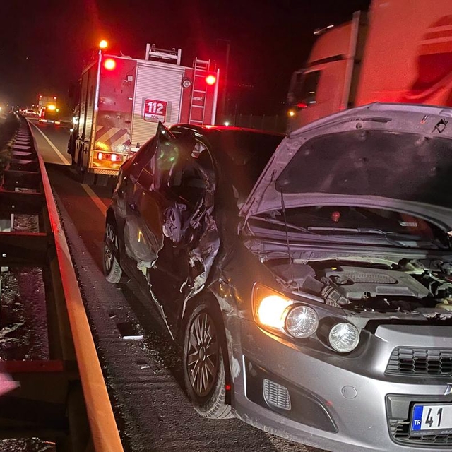 Pamukova'da bariyere çarpan otomobildeki 1 kişi yaralandı