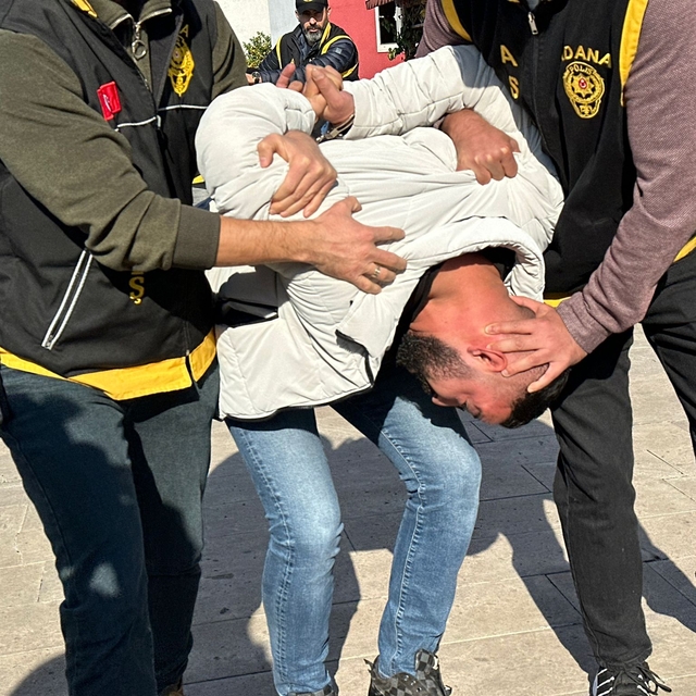 Sitede kadın güvenlik görevlisini rehin alan maskeli şüpheli, açığa alınmış...