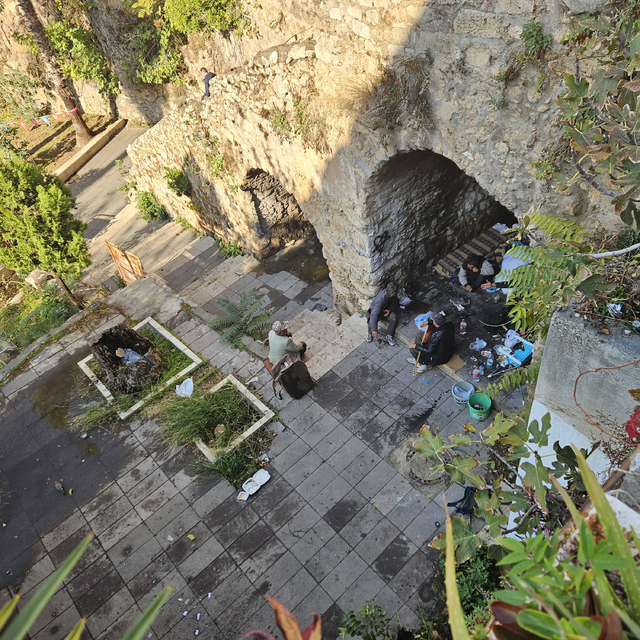 Tarihi merdivenlerin nişleri bağımlıların mekanı oldu