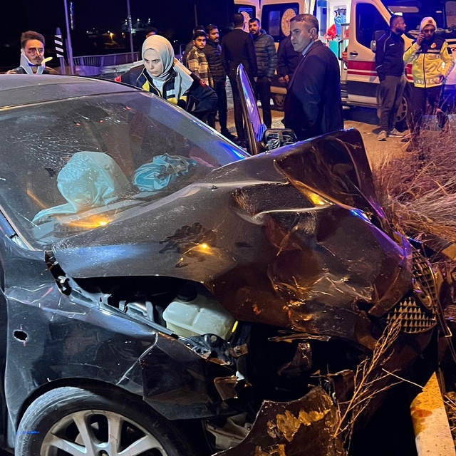 Osmaniye'de iki otomobil çarpıştı, 1 kişi öldü, 2 kişi yaralandı