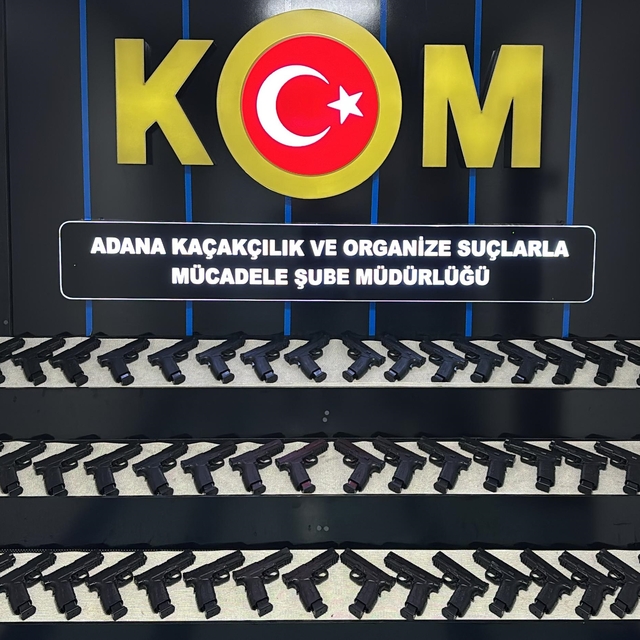 Otomobilde 50 ruhsatsız tabanca ele geçirildi; 1 tutuklama