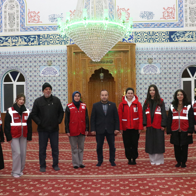Genç Kızılay Havza gönüllülerinden cami temizliği