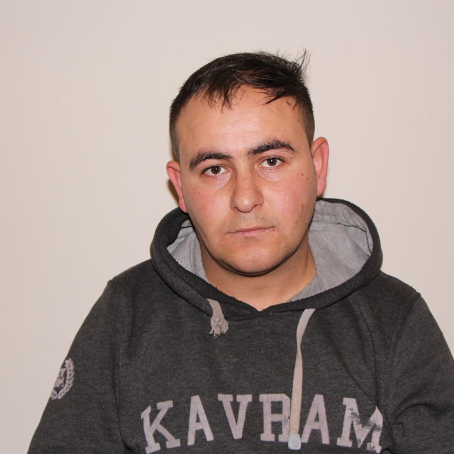 İşten çıkarılan ve ayak parmakları kırık olan babanın hasta kızı için mücad...