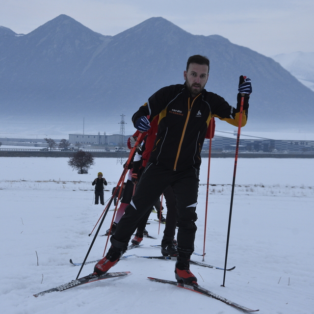 Bitlis'te kar yağdı, kayakçılar çalışmalarına başladı