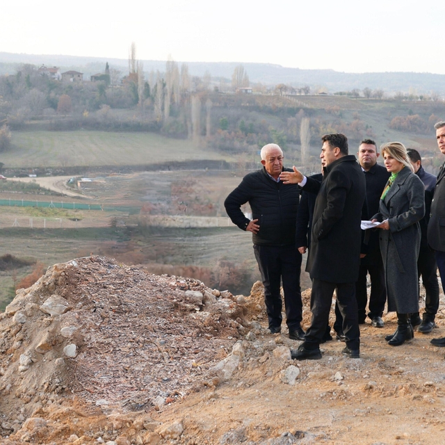 Bilecik Valisi Aygöl, tır parkı yapılması planlanan alanı inceledi