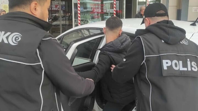 Durdurulan otomobilden uyuşturucu çıktı: 2 tutuklama