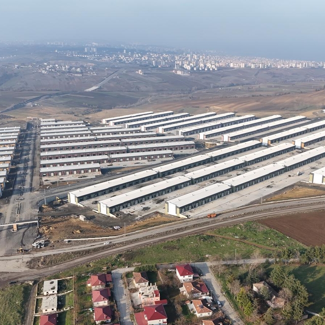 Samsun'da TOKİ tarafından yaptırılan Toybelen Sanayi Sitesi'nde dükkanların...